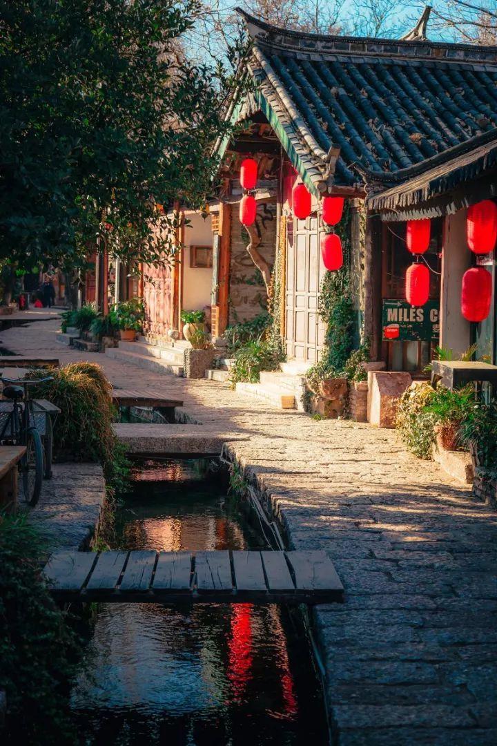 华为mate30手机电还能亮屏5个小时要换电池吗？游戏画面